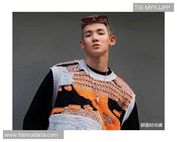 梅尼耶：从足球场上的明星到生活中的榜样，探索他的传奇之路与影响力